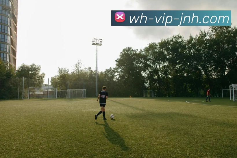 2019年NBA精彩对决回顾太阳队与马刺队的激烈比赛录像分析